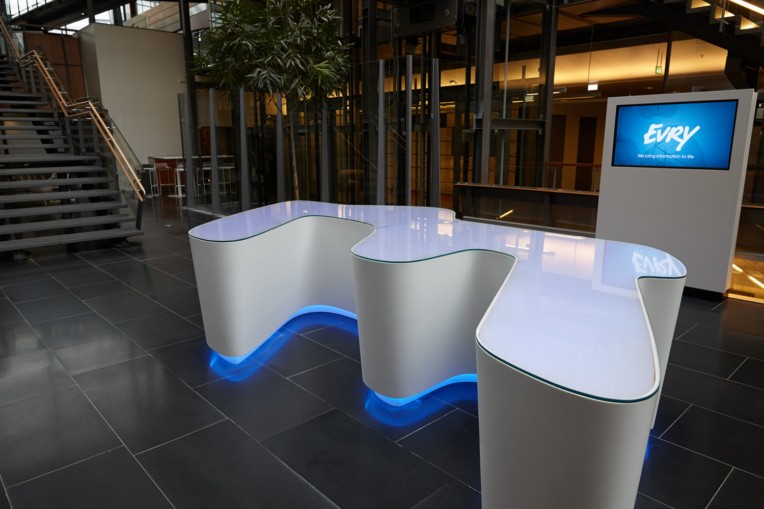 Stor kundedisk for Evry på Fornebu
